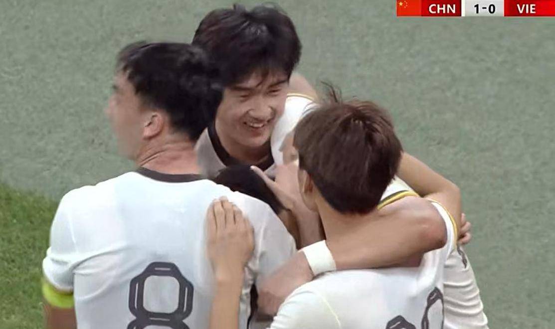 喜讯！落叶球世界波，U23国足1-0越南